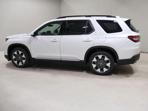 Platinum White Pearl 2026 Honda Pilot Elite