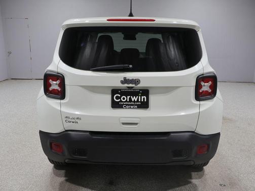 Alpine White Clearcoat 2023 Jeep Renegade Latitude