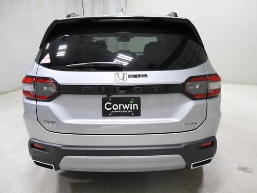 2025 Honda Pilot Touring 8-Passenger