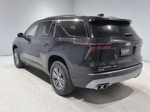 Mosaic Black Metallic 2025 Chevrolet Traverse LT