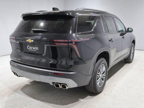 Mosaic Black Metallic 2025 Chevrolet Traverse LT