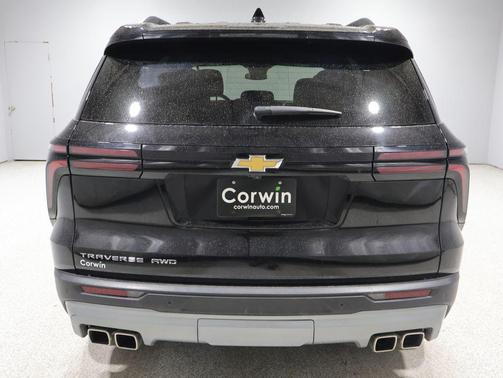 Mosaic Black Metallic 2025 Chevrolet Traverse LT
