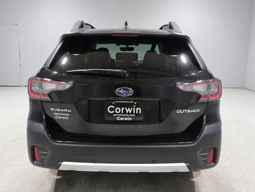 Crystal Black Silica 2022 Subaru Outback Limited