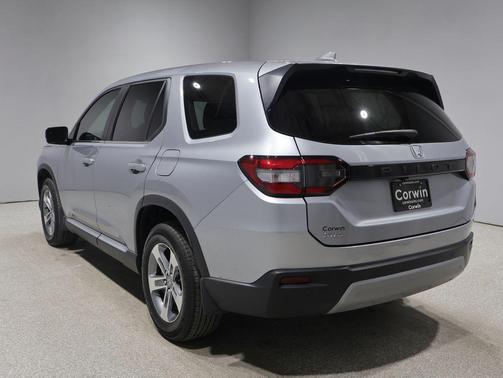 Lunar Silver 2023 Honda Pilot AWD EX-L 7 Passenger