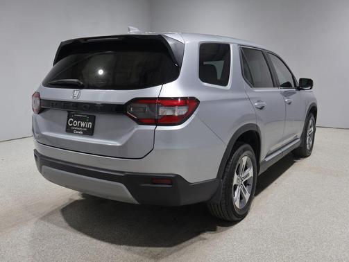 Lunar Silver 2023 Honda Pilot AWD EX-L 7 Passenger