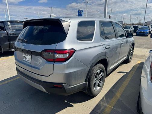 Lunar Silver 2023 Honda Pilot AWD EX-L 7 Passenger