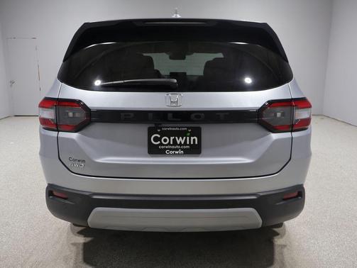 Lunar Silver 2023 Honda Pilot AWD EX-L 7 Passenger