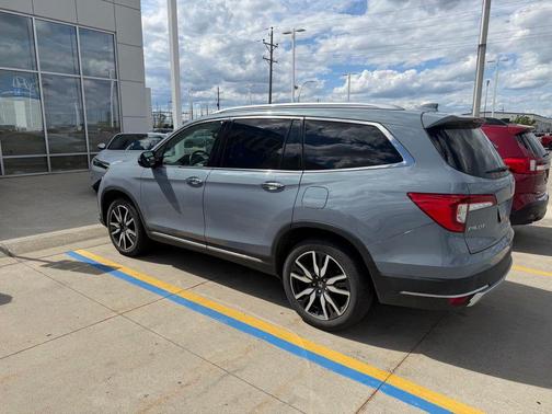 Sonic Gray Pearl 2022 Honda Pilot AWD Elite
