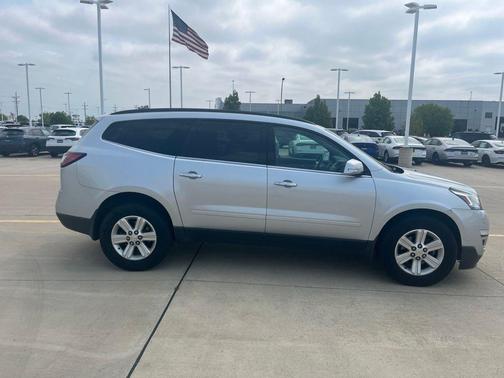 Silver Ice Metallic 2014 Chevrolet Traverse 1LT