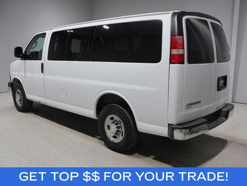 Summit White 2017 Chevrolet Express 3500 LT