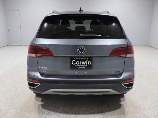 Platinum Gray Metallic 2022 Volkswagen Taos 1.5T SE