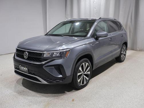 Platinum Gray Metallic 2022 Volkswagen Taos 1.5T SE