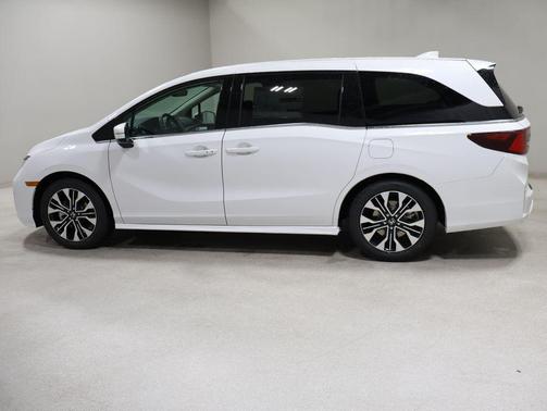 Platinum White Pearl 2026 Honda Odyssey Elite
