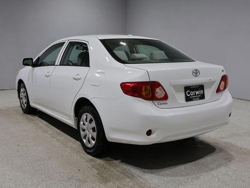 Super White 2009 Toyota Corolla LE