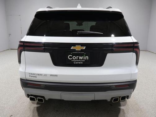 Summit White 2025 Chevrolet Traverse LT