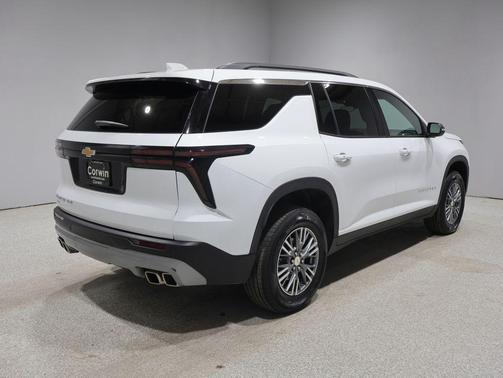 Summit White 2025 Chevrolet Traverse LT