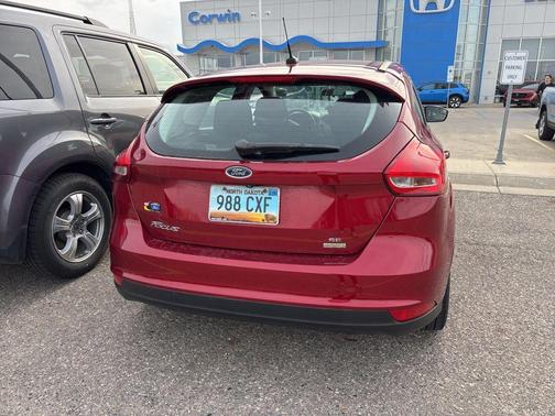 RUBY RED TINTED CLEARCOAT 2016 Ford Focus SE