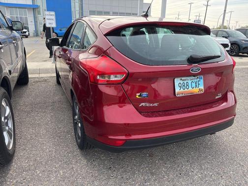RUBY RED TINTED CLEARCOAT 2016 Ford Focus SE