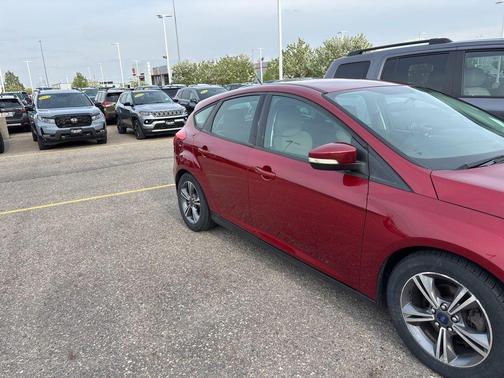 RUBY RED TINTED CLEARCOAT 2016 Ford Focus SE