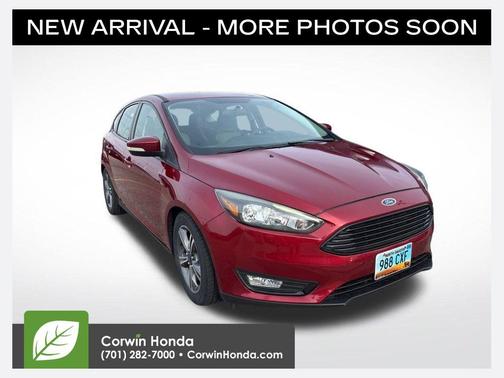 RUBY RED TINTED CLEARCOAT 2016 Ford Focus SE