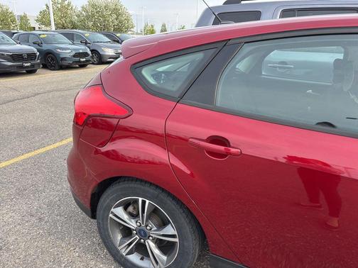 RUBY RED TINTED CLEARCOAT 2016 Ford Focus SE