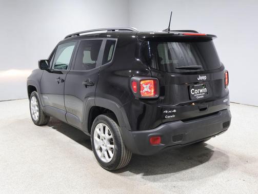 Black Clearcoat 2022 Jeep Renegade Latitude