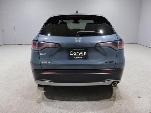 Pearl 2025 Honda HR-V AWD Sport