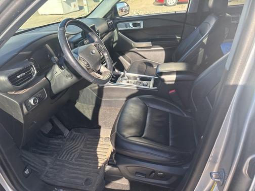 ICONIC SILVER METALLIC 2022 Ford Explorer Limited