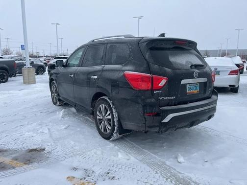 2019 Nissan Pathfinder SL