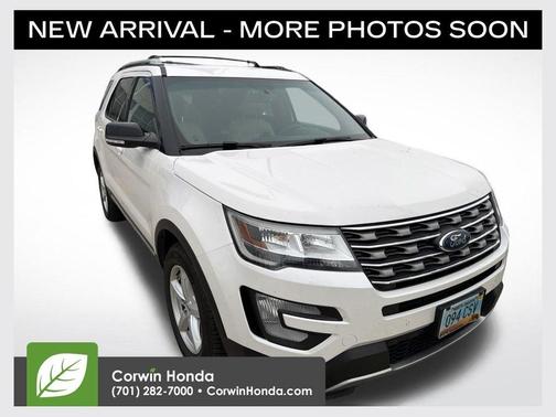 White Platinum Metallic Tri-Coat 2016 Ford Explorer XLT