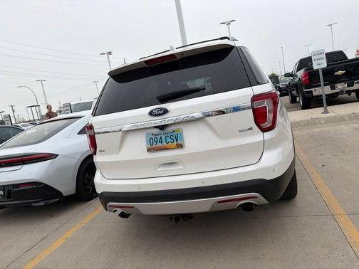 White Platinum Metallic Tri-Coat 2016 Ford Explorer XLT