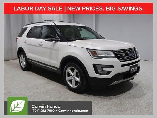 White Platinum Metallic Tri-Coat 2016 Ford Explorer XLT