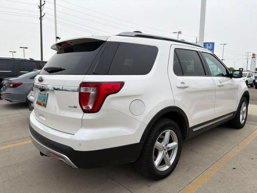 White Platinum Metallic Tri-Coat 2016 Ford Explorer XLT