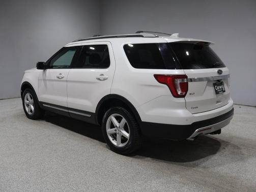 White Platinum Metallic Tri-Coat 2016 Ford Explorer XLT