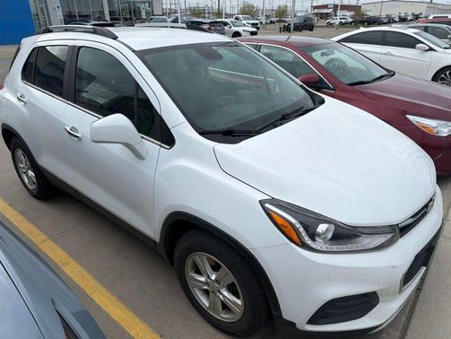 Summit White 2017 Chevrolet Trax LT