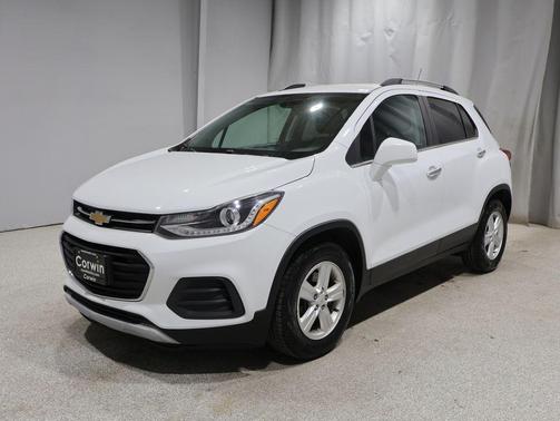 Summit White 2017 Chevrolet Trax LT