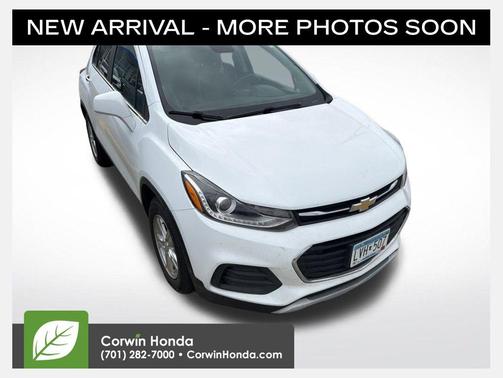Summit White 2017 Chevrolet Trax LT