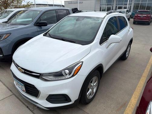 Summit White 2017 Chevrolet Trax LT