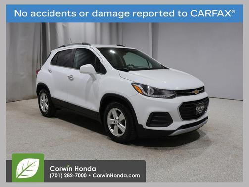 Summit White 2017 Chevrolet Trax LT
