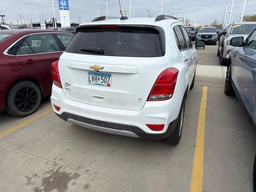 Summit White 2017 Chevrolet Trax LT