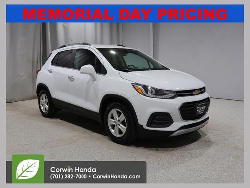 Summit White 2017 Chevrolet Trax LT