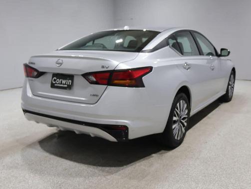 Brilliant Silver Metallic 2024 Nissan Altima 2.5 SV