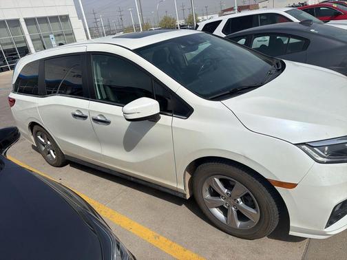 White Diamond Pearl 2019 Honda Odyssey EX-L