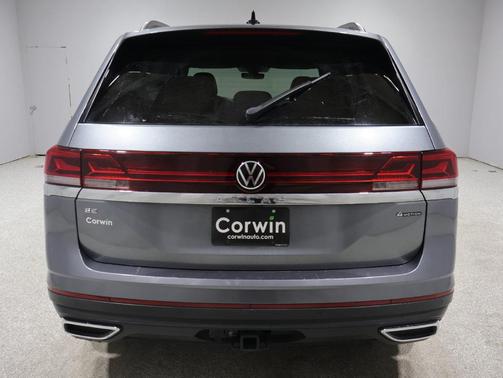 Platinum Gray Metallic 2025 Volkswagen Atlas 2.0T SE w/Technology 4MOTION
