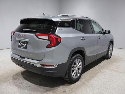 Sterling Metallic 2024 GMC Terrain SLT