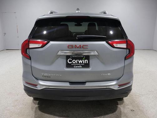 Sterling Metallic 2024 GMC Terrain SLT