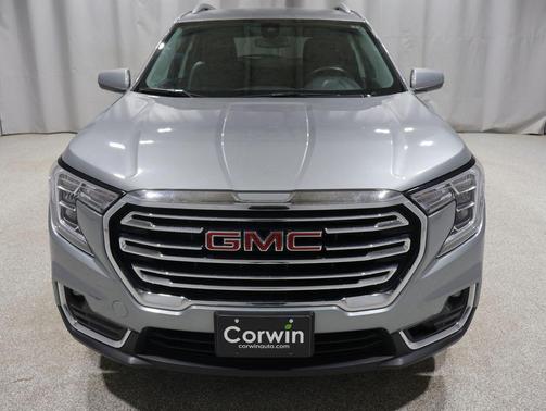Sterling Metallic 2024 GMC Terrain SLT