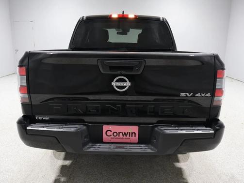 2024 Nissan Frontier SV