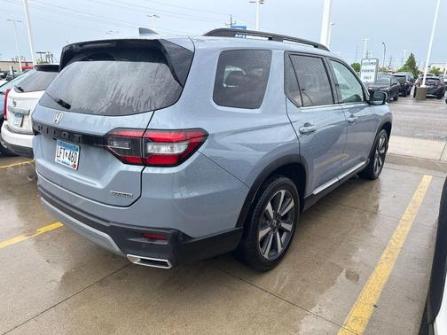 Sonic Gray Pearl 2023 Honda Pilot Touring 8-Passenger