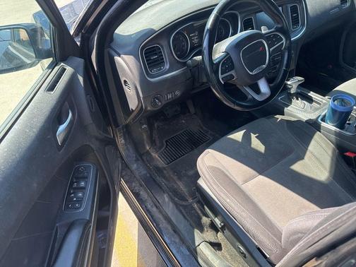 Pitch Black 2015 Dodge Charger SXT